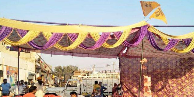 जलालाबाद में कांग्रेस और अकाली वर्कर आमने-सामने, कुर्सियां तोड़ी