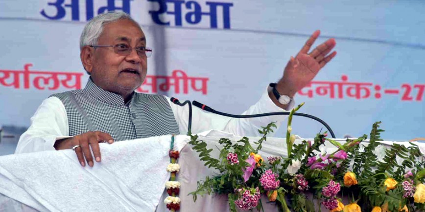 साध्वी प्रज्ञा ने गोडसे को बताया राष्ट्रभक्त, CM नीतीश बोले- 'ऐसे बयान कतई बर्दाश्त नहीं करेंगे'