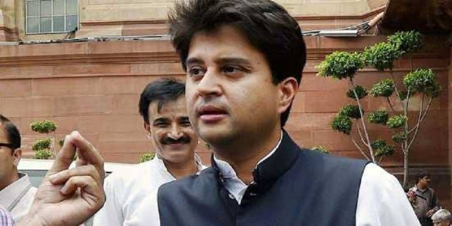 कमलनाथ के खिलाफ आवाज बुलंद, सिंधिया को प्रदेश अध्यक्ष बनाने की उठी मांग