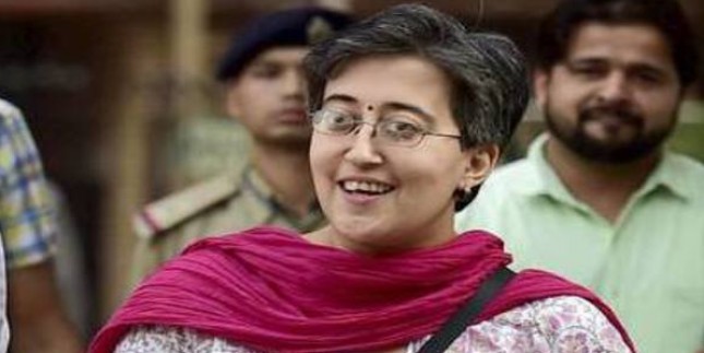 पब्लिक पापर्टी गंदा करने पर आतिशी के खिलाफ एफआईआर