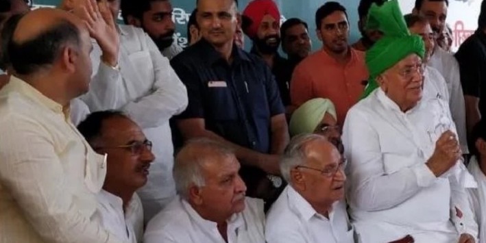 ओमप्रकाश चौटाला ने फिर की मनोहर लाल पर आपत्तिजनक टिप्पणी, भाजपा पर लगाया आरोप