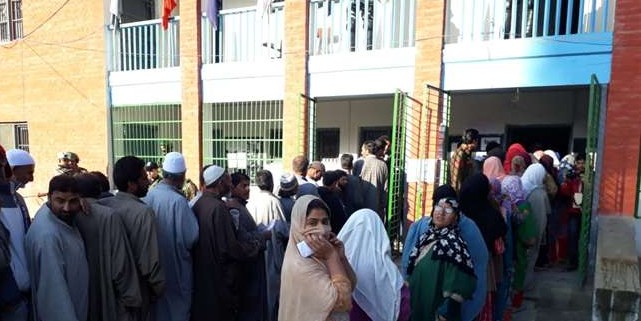 मतदान प्रक्रिया में बाधा डालने के लिए आतंकियों ने रहमू मतदान केंद्र में फेंका ग्रेनेड