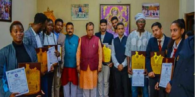 Himachal Pradesh: Ministry of Education Awards Students of APG Shimla University