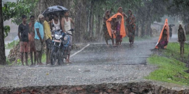 बिहार में डूबा नीतीश का 'विकास' !