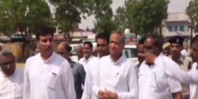 बाड़मेर हादसा : घटनास्थल पर पहुंचे CM गहलोत, 14 लोगों की हुई थी मौत