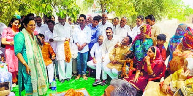 कांग्रेस व इनेलो परिवार की पार्टी, कुर्सी के लिए लड़ रहे
