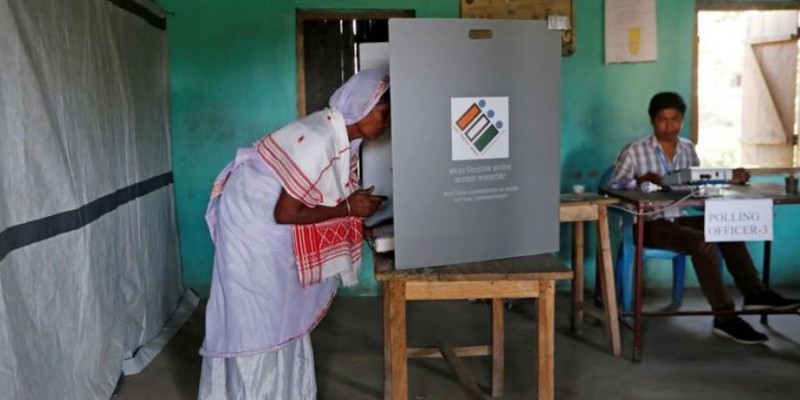 मतदान करने पर 10 परिवारों का ग्रामीणों ने किया सामाजिक बहिष्कार, मंदिर में प्रवेश पर भी लगाई रोक