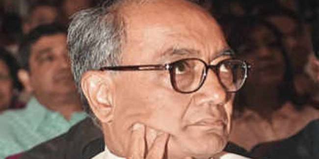 BJP पर ISI से फंडिंग का आरोप लगाने पर घिरे दिग्विजय, मानहानि का केस दर्ज