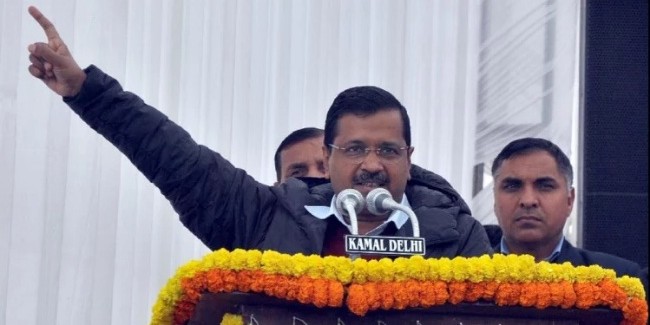 केजरीवाल का बड़ा हमला- मोदी विपक्ष को ऐसे ट्रीट करते हैं जैसे पाकिस्तान के PM हों