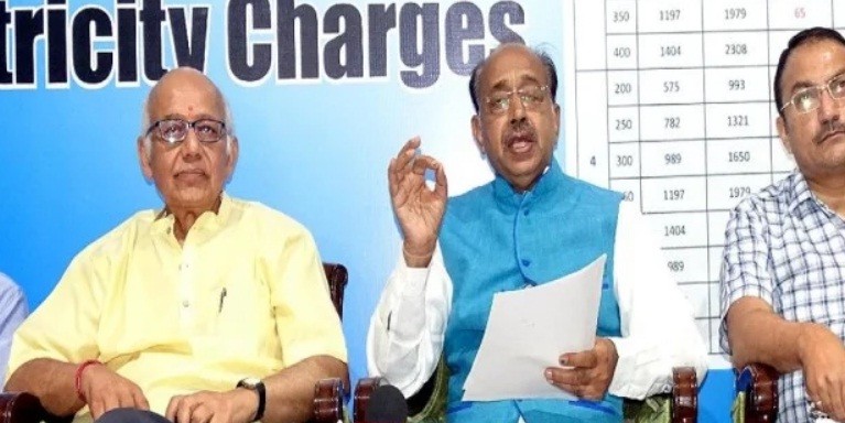 बिजली बिल के फिक्स चार्ज को लेकर भाजपा ने आप पर साधा निशाना, गोयल बोले- केजरीवाल बना रहे मूर्ख